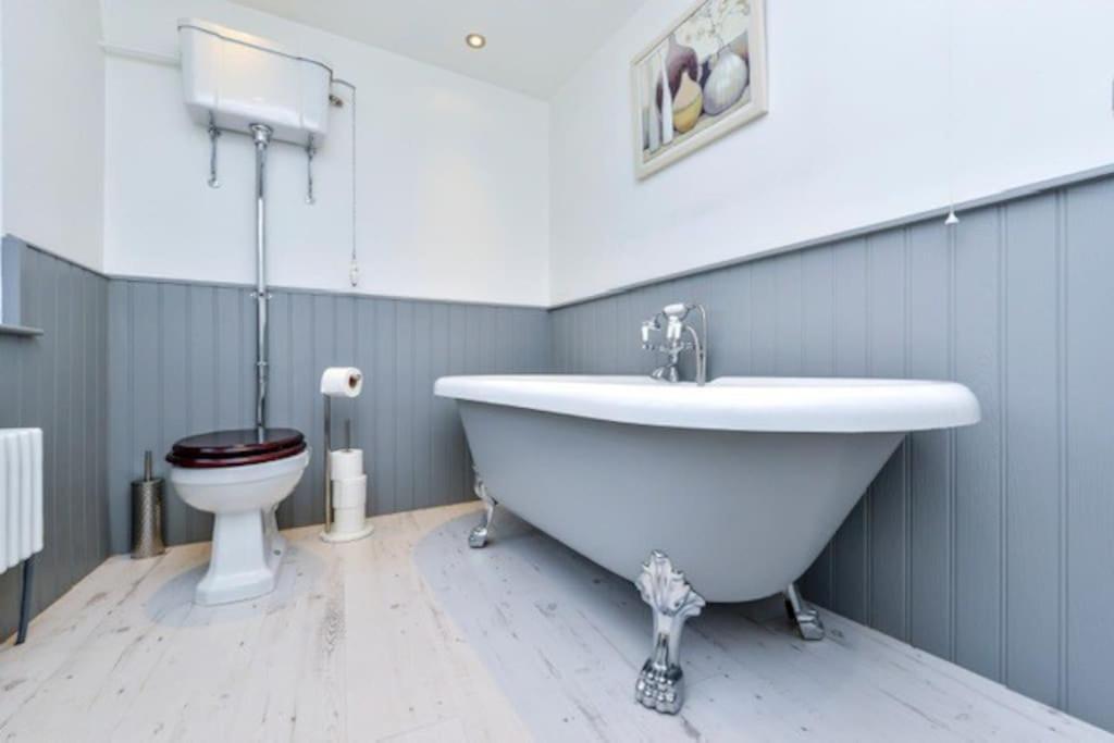 Victorian Townhouse - Stamford Centre - 2 Big Bedrooms, Living Room Kitchen Etc Tastefully Decorated Экстерьер фото